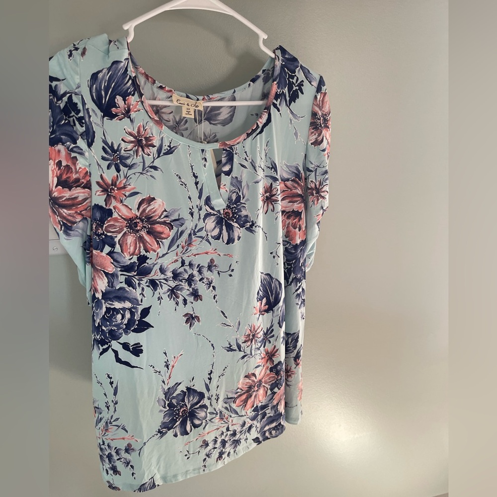 Women’s Plus Top
Floral Print
Size 3x